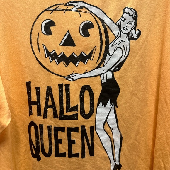 Oversized Hallo Queen shirt/socks - Picture 2 of 5